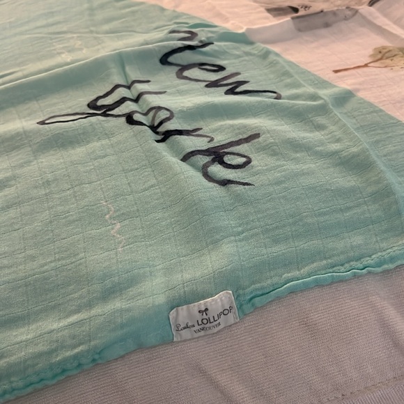LouLou Lollipop Muslin New York City Swaddle Blanket - Picture 2 of 4